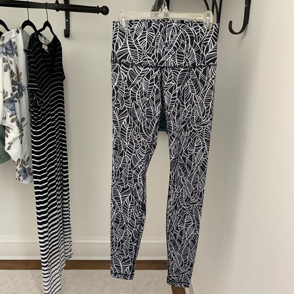 lululemon athletica Pants - Lululemon Roll Down Wunder Unders Rare!
